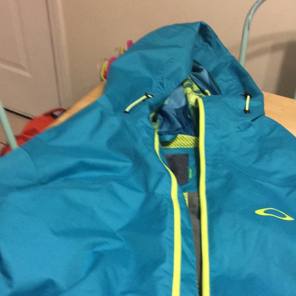 Women’s Oakley snowboard jacket